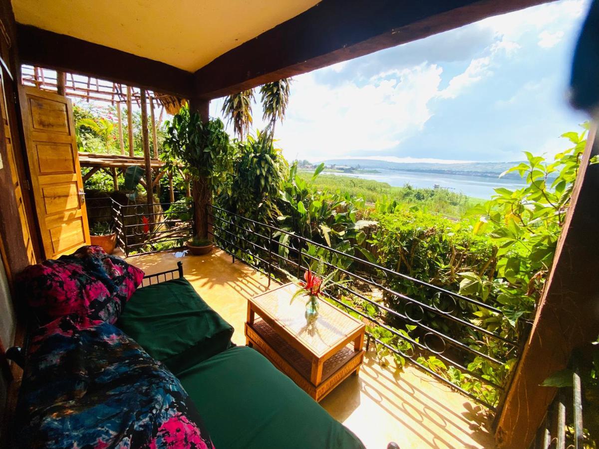 Homeonthenile Lake View Double ジンジャ エクステリア 写真